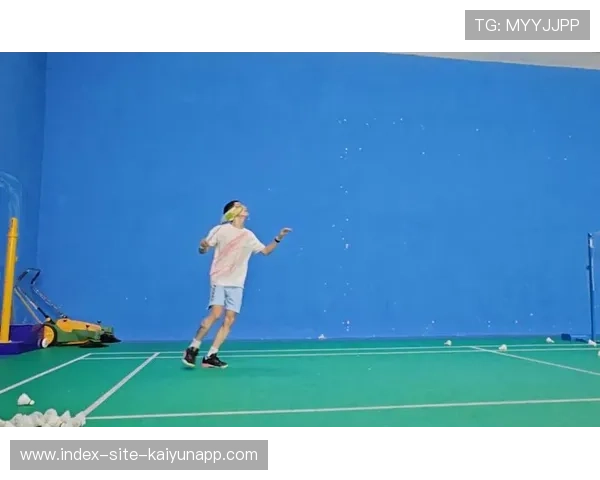 羽毛球杀球声爆响，引球迷兴奋