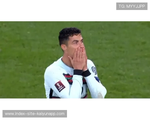 莱奥边路连过两人后传中，莫拉塔前点甩头攻门稍稍偏出